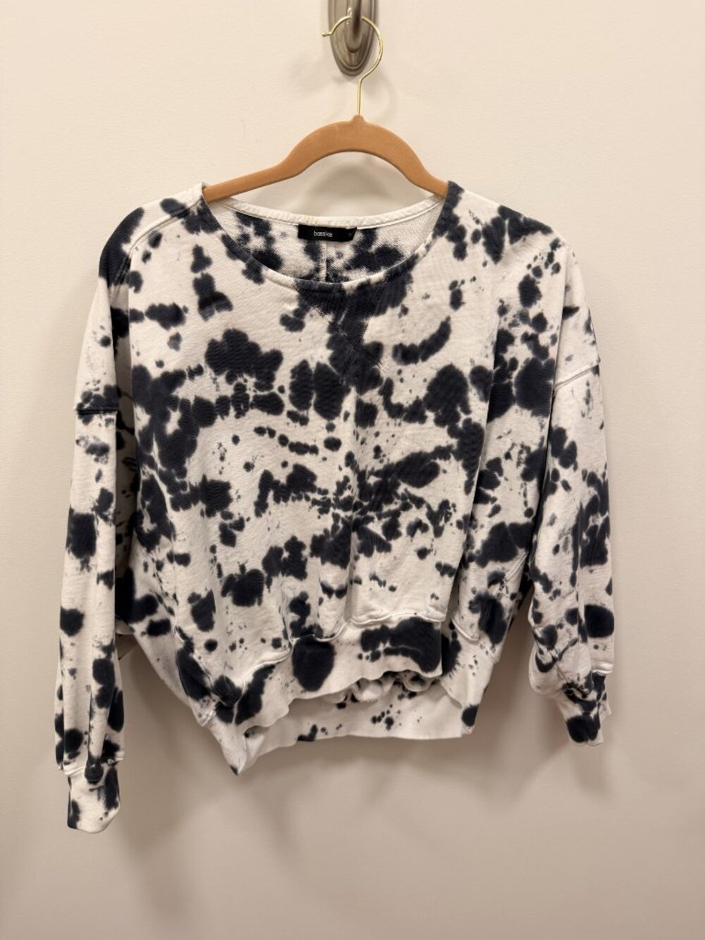 OVERSIZED Bassike Navy and White Sweatshirt, cool back design